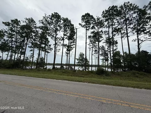 2695 E Boiling Spring Rd, Southport, NC 28461