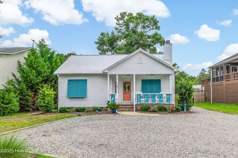 303 W Oak Island Dr, Oak Island, NC 28465
