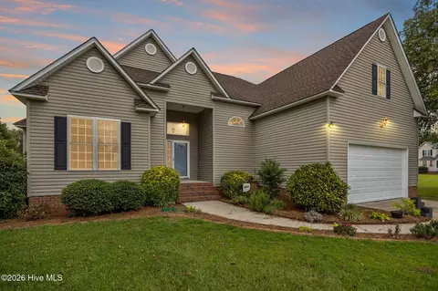 2616 Spring Creek Dr, Grimesland, NC 27837