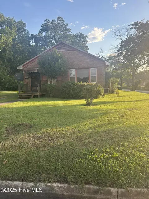 411 N Broad St, Williamston, NC 27892