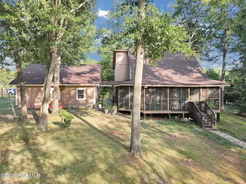 208 Kyra Ln, Maxton, NC 28364