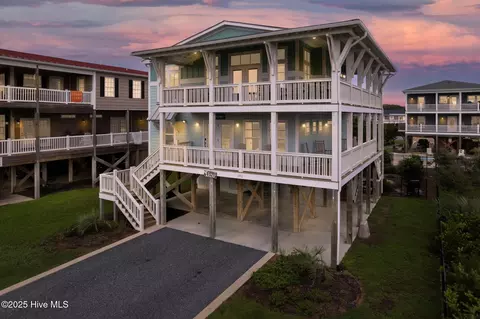 202 Sherrill St, Oak Island, NC 28465
