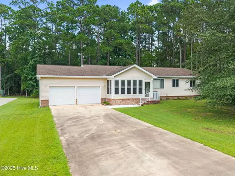 72 Country Club Dr, Shallotte, NC 28470