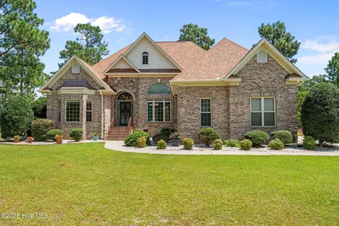 115 Lamplighter Ln, West End, NC 27376