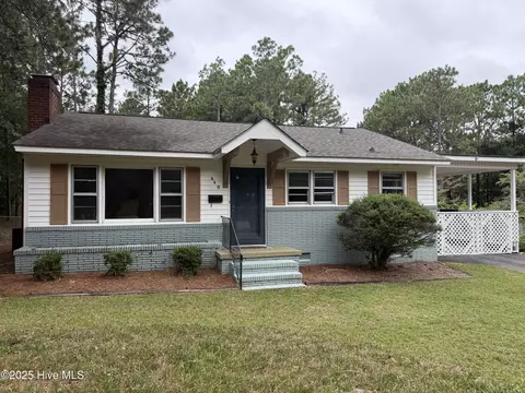 440 W New Jersey Ave, Southern Pines, NC 28387