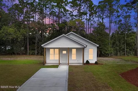 1065 Greenview Rd, Southport, NC 28461