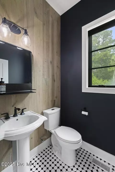 Bath - 107 Patton Ln, Hampstead, NC 28443 photo 1 of 8