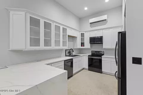 Kitchen - 107 Patton Ln, Hampstead, NC 28443 photo 11 of 12