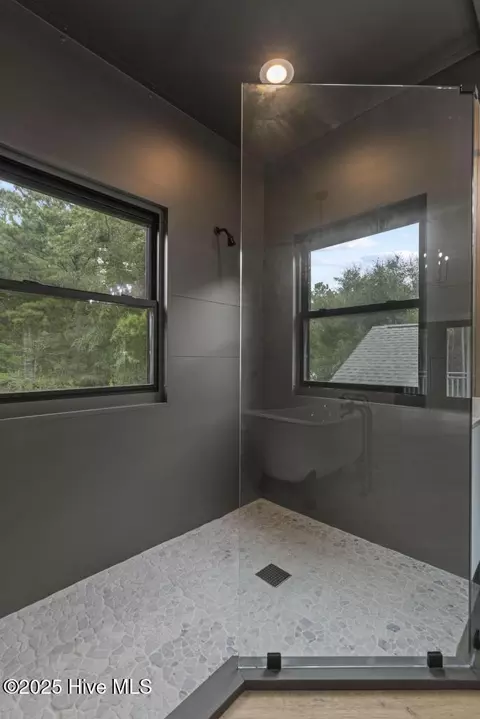 Bath - 107 Patton Ln, Hampstead, NC 28443 photo 6 of 8