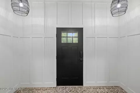 Entry Way - 107 Patton Ln, Hampstead, NC 28443 photo 2 of 4