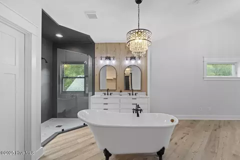 Bath - 107 Patton Ln, Hampstead, NC 28443 photo 2 of 8