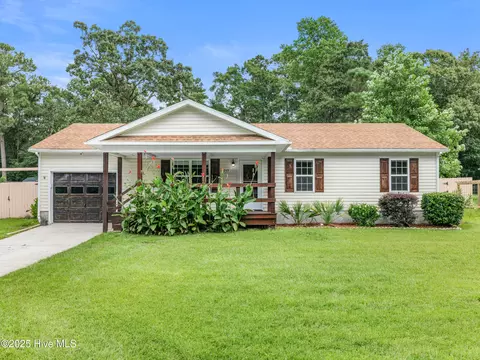 249 S Creek Dr, Jacksonville, NC 28540