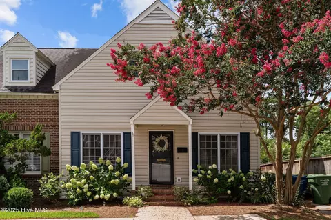 15 Saint Marys Pl, Wilmington, NC 28403