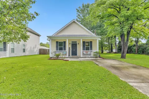104 Thompson St, Jacksonville, NC 28540