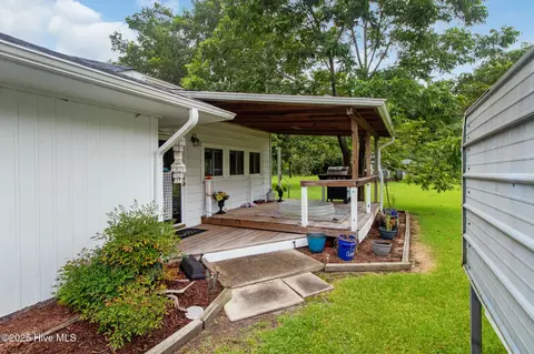 Exterior - 201 Queens Rd, Hubert, NC 28539 photo 10 of 22
