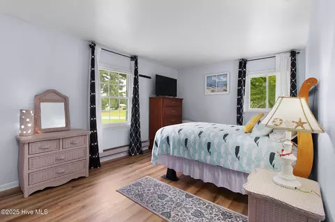 Bedroom - 201 Queens Rd, Hubert, NC 28539 photo 4 of 7