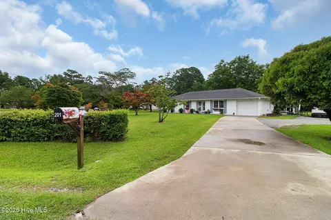 Exterior - 201 Queens Rd, Hubert, NC 28539 photo 2 of 22