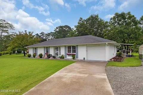 Exterior - 201 Queens Rd, Hubert, NC 28539 photo 5 of 22