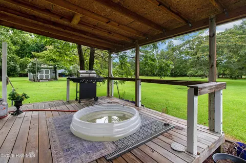 Exterior - 201 Queens Rd, Hubert, NC 28539 photo 6 of 22