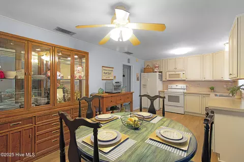 Dining - 201 Queens Rd, Hubert, NC 28539 photo 1 of 2