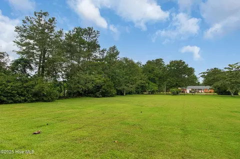 Exterior - 201 Queens Rd, Hubert, NC 28539 photo 21 of 22