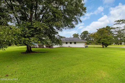 Exterior - 201 Queens Rd, Hubert, NC 28539 photo 17 of 22