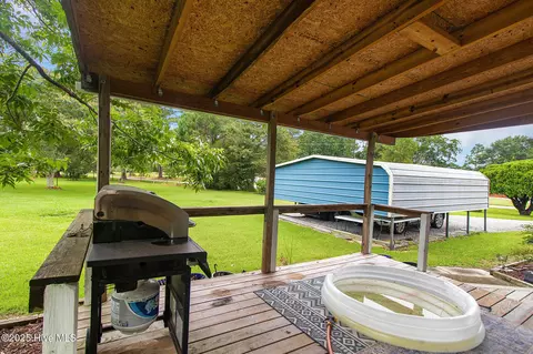 Exterior - 201 Queens Rd, Hubert, NC 28539 photo 11 of 22