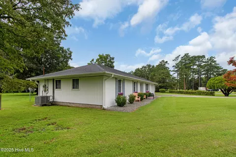Exterior - 201 Queens Rd, Hubert, NC 28539 photo 15 of 22