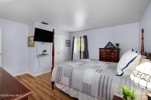 Bedroom - 201 Queens Rd, Hubert, NC 28539 photo 7 of 7