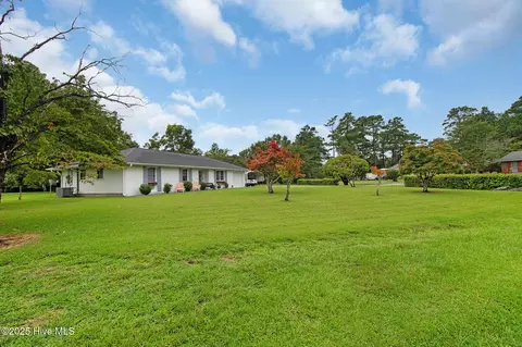 Exterior - 201 Queens Rd, Hubert, NC 28539 photo 13 of 22