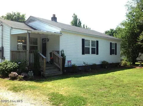 103 N King St, Whitakers, NC 27891