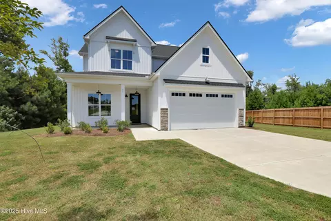 61 Tanglewood Ct, Hampstead, NC 28443