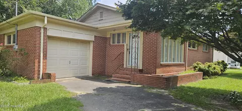 1006 Raleigh Rd, Clinton, NC 28328