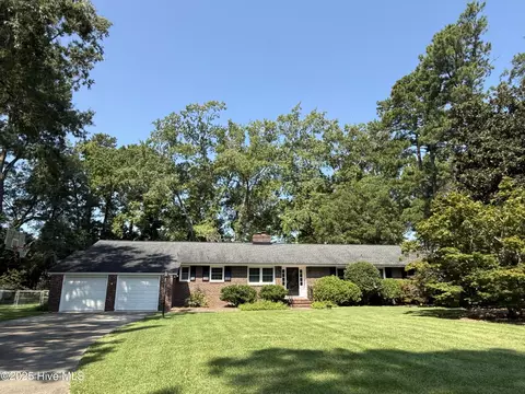 703 Morrison Ln, Laurinburg, NC 28352