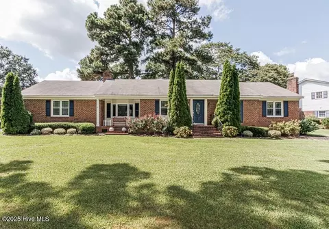 1132 Par Three Dr S, Wilson, NC 27893