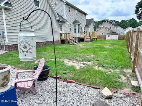 Exterior - 100 Daniel Ct, Richlands, NC 28574 photo 8 of 12