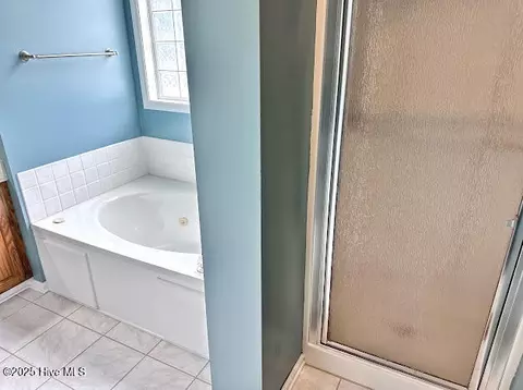 Bath - 100 Daniel Ct, Richlands, NC 28574 photo 6 of 12