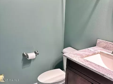 Bath - 100 Daniel Ct, Richlands, NC 28574 photo 8 of 12