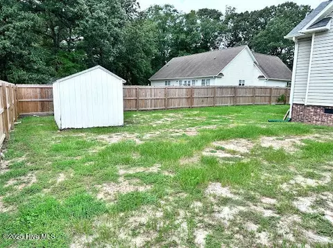 Exterior - 100 Daniel Ct, Richlands, NC 28574 photo 6 of 12