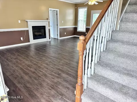 Living - 100 Daniel Ct, Richlands, NC 28574 photo 1 of 7