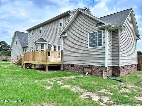 Exterior - 100 Daniel Ct, Richlands, NC 28574 photo 7 of 12