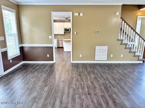 Living - 100 Daniel Ct, Richlands, NC 28574 photo 6 of 7