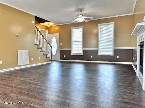 Living - 100 Daniel Ct, Richlands, NC 28574 photo 5 of 7