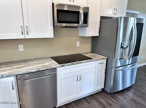 Kitchen - 100 Daniel Ct, Richlands, NC 28574 photo 8 of 8