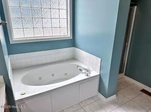 Bath - 100 Daniel Ct, Richlands, NC 28574 photo 1 of 12