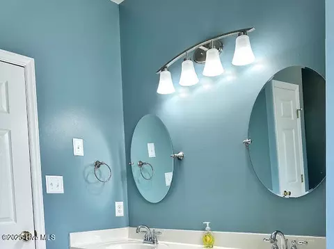 Bath - 100 Daniel Ct, Richlands, NC 28574 photo 7 of 12