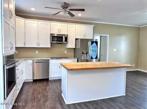Kitchen - 100 Daniel Ct, Richlands, NC 28574 photo 3 of 8