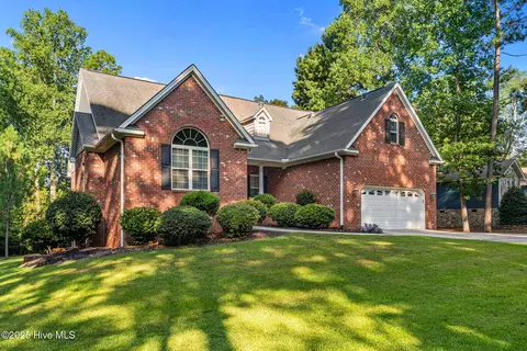 Exterior - 35 Turtle Point Rd, Pinehurst, NC 28374 photo 2 of 13