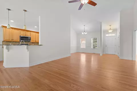 Living - 35 Turtle Point Rd, Pinehurst, NC 28374 photo 5 of 10
