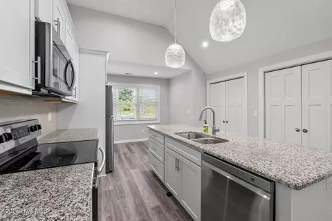 Kitchen - 35 Turtle Point Rd, Pinehurst, NC 28374 photo 4 of 5